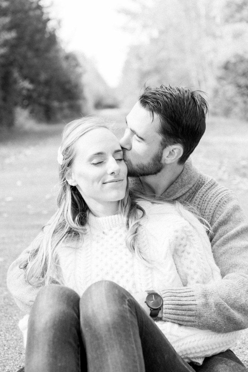 Black and white portrait of husband kissing wife on the cheek. Emily VanderBeek Photography, Portrait and Family photography, Niagara Photographer, Champlain Photographer, Vaudreuil-Soulanges Photographer, candid photography, authentic photography.