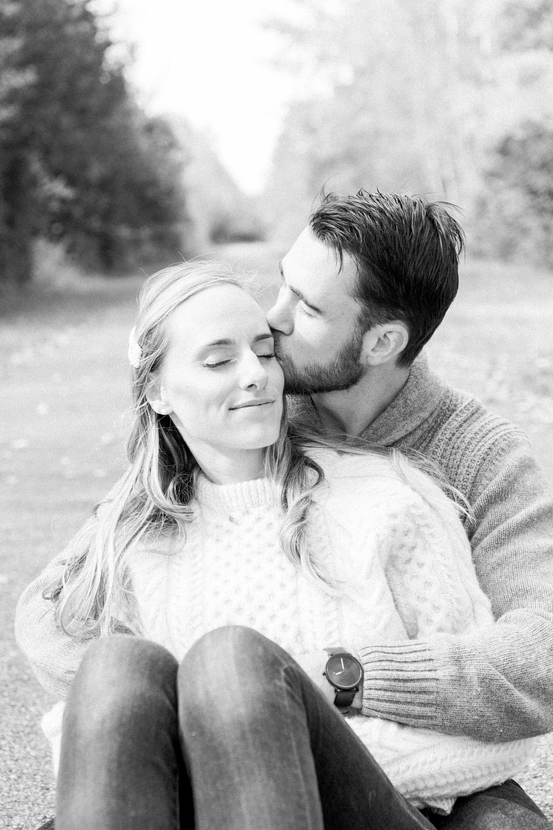 Black and white portrait of husband kissing wife on the cheek. Emily VanderBeek Photography, Portrait and Family photography, Niagara Photographer, Champlain Photographer, Vaudreuil-Soulanges Photographer, candid photography, authentic photography.