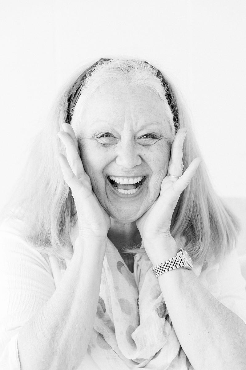 Black and white candid portrait of woman in studio laughing, Emily VanderBeek Photography, Portrait and Family photography, Niagara Photographer, Champlain Photographer, Vaudreuil-Soulanges Photographer, candid photography, authentic photography.