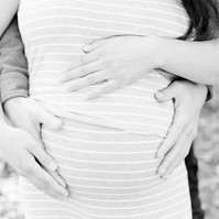 Black and white close up maternity photo of baby bump, Emily VanderBeek Photography, Portrait and Family photography, Niagara Photographer, Champlain Photographer, Vaudreuil-Soulanges Photographer, candid photography, authentic photography.