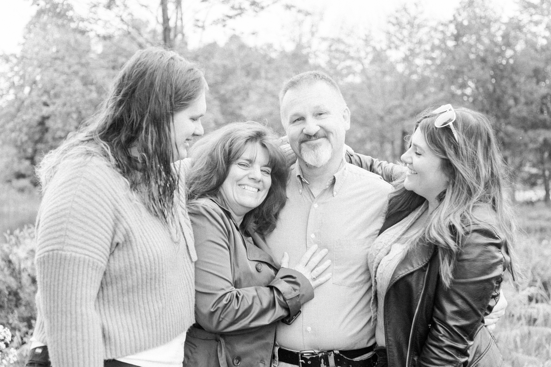 B&W family photo, L'Orignal family photographer, Champlain family photographer, Hawkesbury family photographer, Ottawa family photographer, Quebec family photography, Vaudreuil-Soulanges Photographer, Emily VanderBeek Photography.