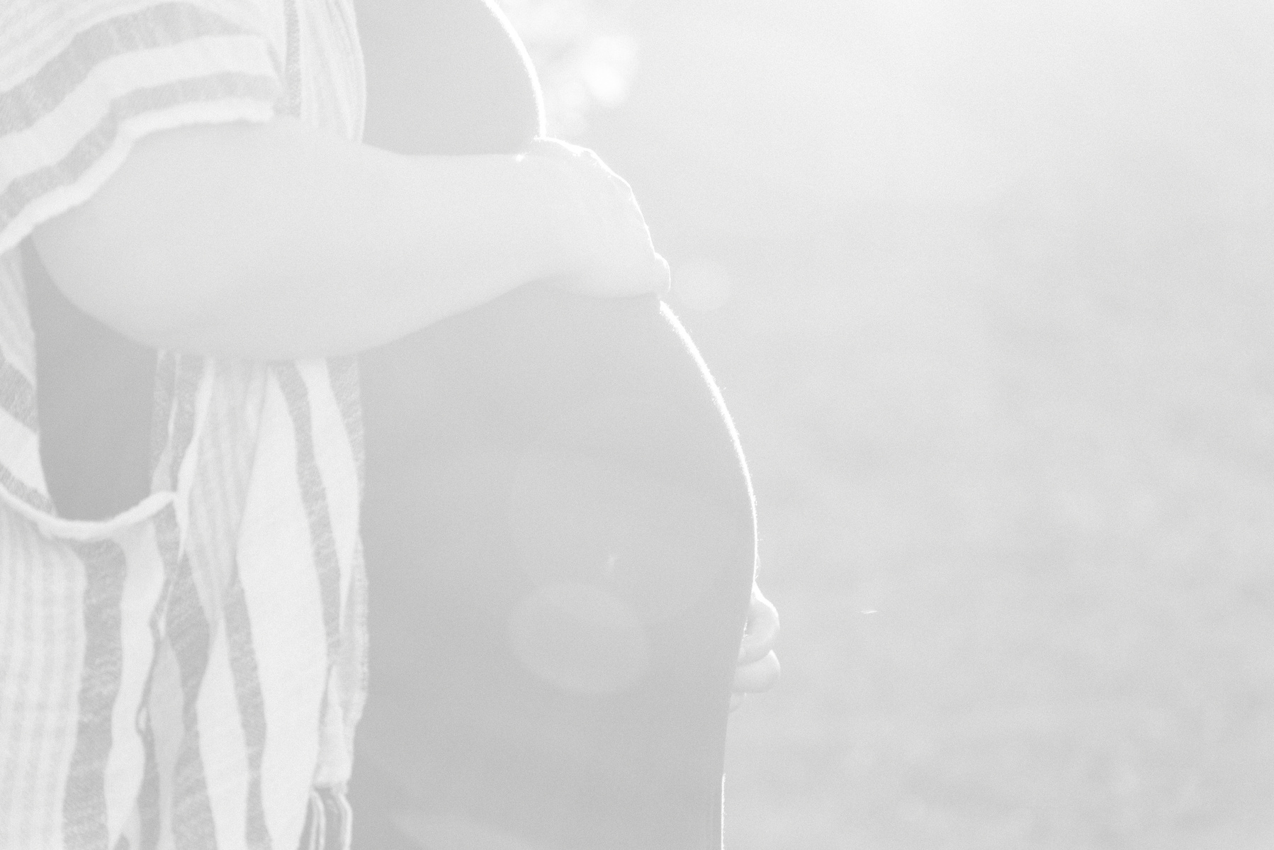 Black and white maternity photo of close up baby bump, Emily VanderBeek Photography, Portrait and Family photography, Niagara Photographer, Champlain Photographer, Vaudreuil-Soulanges Photographer, candid photography, authentic photography.