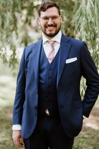Danielle and Andrew's wedding; First look; John KOO Photography; Ketubah signing; Montreal Jewish wedding; Montreal Jewish wedding photographer; Shaare Zion Congregation; Table 51 restaurant MTL
