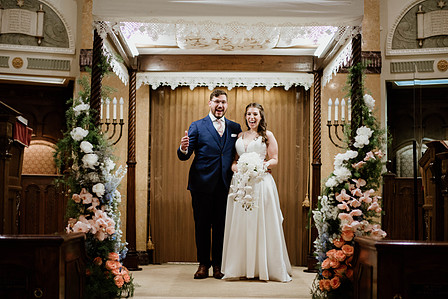 Danielle and Andrew's wedding; First look; John KOO Photography; Ketubah signing; Montreal Jewish wedding; Montreal Jewish wedding photographer; Shaare Zion Congregation; Table 51 restaurant MTL