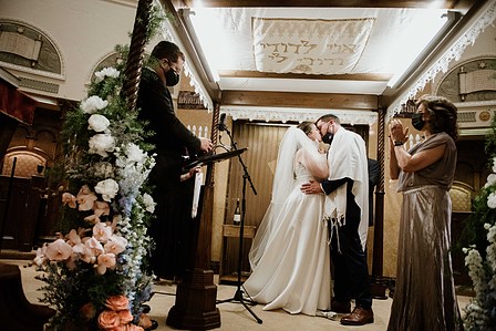 Danielle and Andrew's wedding; First look; John KOO Photography; Ketubah signing; Montreal Jewish wedding; Montreal Jewish wedding photographer; Shaare Zion Congregation; Table 51 restaurant MTL