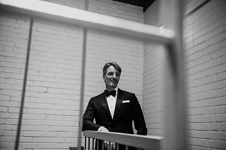 montreal wedding photo, Montreal wedding photographer, Montreal engagement photography, photographe mariage Montreal, St. George Angelican church, Auberge Vieux Port reception hall Montreal