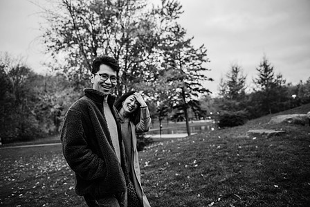 Beaver Lake Montreal portrait session; Beaver Lake pre-wedding photography; Engagement photo in Montreal; F & T's Montreal engagement photographer; John KOO Photography; engagement portraits MTL photography