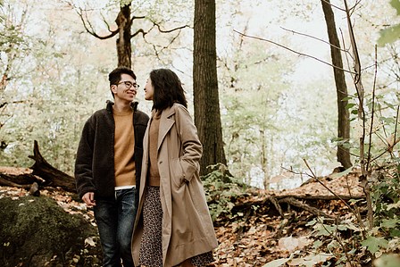 Beaver Lake Montreal portrait session; Beaver Lake pre-wedding photography; Engagement photo in Montreal; F & T's Montreal engagement photographer; John KOO Photography; engagement portraits MTL photography