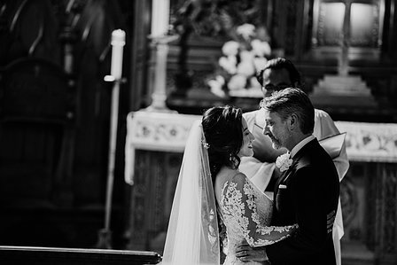 montreal wedding photo, Montreal wedding photographer, Montreal engagement photography, photographe mariage Montreal, St. George Angelican church, Auberge Vieux Port reception hall Montreal