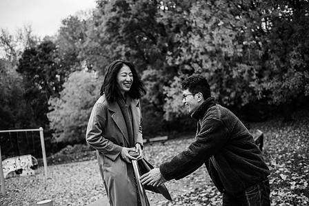 Beaver Lake Montreal portrait session; Beaver Lake pre-wedding photography; Engagement photo in Montreal; F & T's Montreal engagement photographer; John KOO Photography; engagement portraits MTL photography