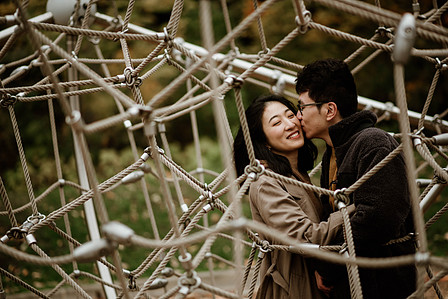 Beaver Lake Montreal portrait session; Beaver Lake pre-wedding photography; Engagement photo in Montreal; F & T's Montreal engagement photographer; John KOO Photography; engagement portraits MTL photography