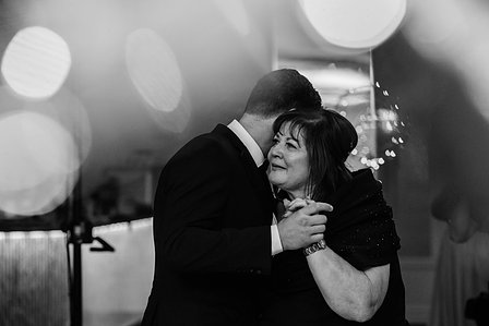 Montreal wedding photographer; John KOO Photography; Lubov and Jonathan's wedding; Montreal wedding photo; Prima Luna restaurant reception hall; St. Rose of Lima church Laval; wedding photography; Église Sainte-Rose-de-Lima Laval