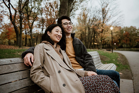 Beaver Lake Montreal portrait session; Beaver Lake pre-wedding photography; Engagement photo in Montreal; F & T's Montreal engagement photographer; John KOO Photography; engagement portraits MTL photography