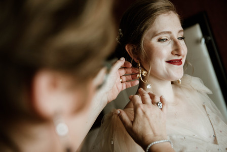 Corinne and Maxime's wedding; John KOO Photography; Les Enfants Terribles MTL wedding; Montreal Jewish wedding photographer; Montreal wedding Photographer; Old Montreal wedding portraits; Square Victoria wedding photos