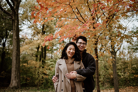 Beaver Lake Montreal portrait session; Beaver Lake pre-wedding photography; Engagement photo in Montreal; F & T's Montreal engagement photographer; John KOO Photography; engagement portraits MTL photography