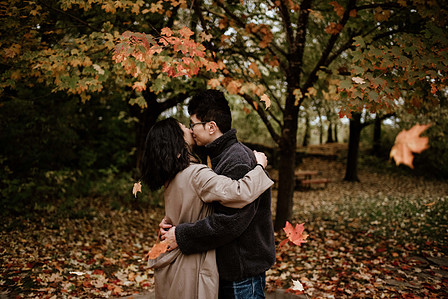 Beaver Lake Montreal portrait session; Beaver Lake pre-wedding photography; Engagement photo in Montreal; F & T's Montreal engagement photographer; John KOO Photography; engagement portraits MTL photography