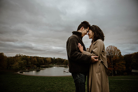 Beaver Lake Montreal portrait session; Beaver Lake pre-wedding photography; Engagement photo in Montreal; F & T's Montreal engagement photographer; John KOO Photography; engagement portraits MTL photography