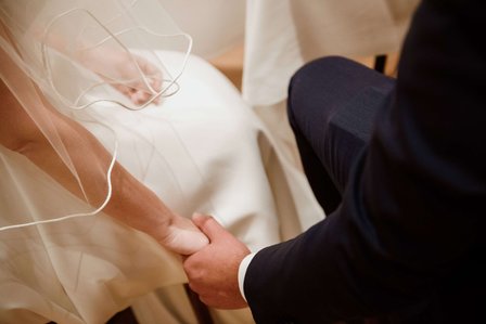 Danielle and Andrew's wedding; First look; John KOO Photography; Ketubah signing; Montreal Jewish wedding; Montreal Jewish wedding photographer; Shaare Zion Congregation; Table 51 restaurant MTL