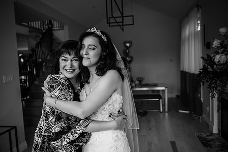 Montreal wedding photographer; John KOO Photography; Lubov and Jonathan's wedding; Montreal wedding photo; Prima Luna restaurant reception hall; St. Rose of Lima church Laval; wedding photography; Église Sainte-Rose-de-Lima Laval