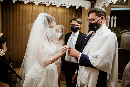 Danielle and Andrew's wedding; First look; John KOO Photography; Ketubah signing; Montreal Jewish wedding; Montreal Jewish wedding photographer; Shaare Zion Congregation; Table 51 restaurant MTL