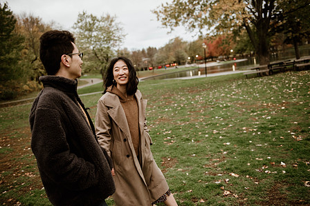 Beaver Lake Montreal portrait session; Beaver Lake pre-wedding photography; Engagement photo in Montreal; F & T's Montreal engagement photographer; John KOO Photography; engagement portraits MTL photography