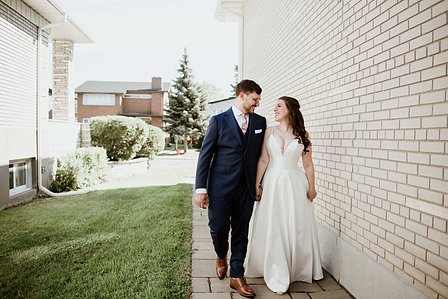 Danielle and Andrew's wedding; First look; John KOO Photography; Ketubah signing; Montreal Jewish wedding; Montreal Jewish wedding photographer; Shaare Zion Congregation; Table 51 restaurant MTL