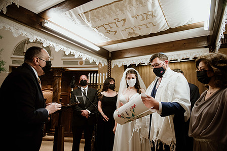 Danielle and Andrew's wedding; First look; John KOO Photography; Ketubah signing; Montreal Jewish wedding; Montreal Jewish wedding photographer; Shaare Zion Congregation; Table 51 restaurant MTL