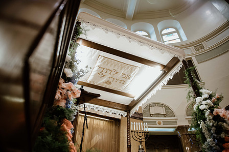 Danielle and Andrew's wedding; First look; John KOO Photography; Ketubah signing; Montreal Jewish wedding; Montreal Jewish wedding photographer; Shaare Zion Congregation; Table 51 restaurant MTL