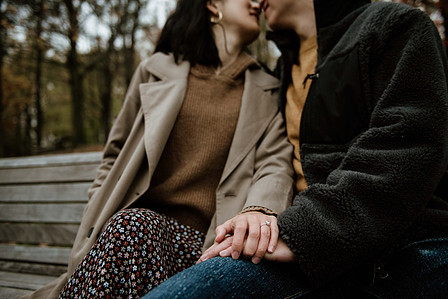 Beaver Lake Montreal portrait session; Beaver Lake pre-wedding photography; Engagement photo in Montreal; F & T's Montreal engagement photographer; John KOO Photography; engagement portraits MTL photography