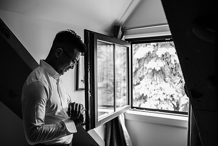 Montreal wedding Photographer; Montreal wedding photo; Carrie Ma officiant; Charlotte Flannery MUA hair stylist; FSEV wedding officiant; Jamie and Newton's wedding; John KOO Photography; Kristina Chan desserts; Longueuil wedding; Oxide design florist