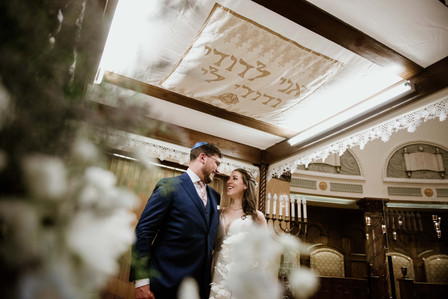 Danielle and Andrew's wedding; First look; John KOO Photography; Ketubah signing; Montreal Jewish wedding; Montreal Jewish wedding photographer; Shaare Zion Congregation; Table 51 restaurant MTL