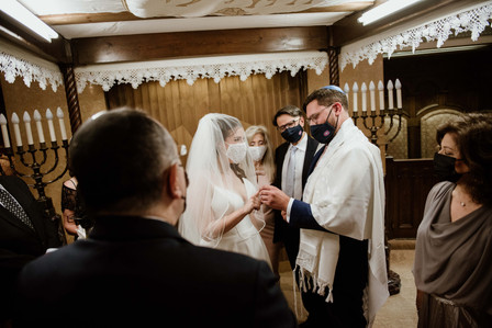 Danielle and Andrew's wedding; First look; John KOO Photography; Ketubah signing; Montreal Jewish wedding; Montreal Jewish wedding photographer; Shaare Zion Congregation; Table 51 restaurant MTL