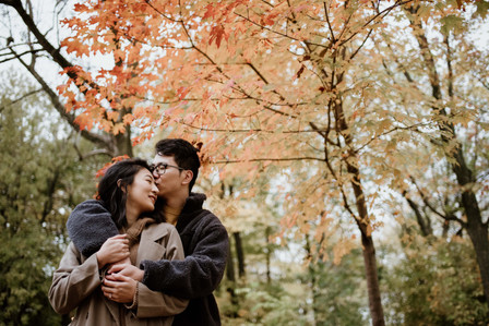 Beaver Lake Montreal portrait session; Beaver Lake pre-wedding photography; Engagement photo in Montreal; F & T's Montreal engagement photographer; John KOO Photography; engagement portraits MTL photography