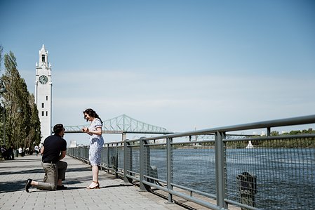Old Montreal Surprise Proposal; Rebecca and Frank's Montreal surprise proposal photographer; Surprise marriage proposal photographer MTL; Surprise proposal photo in Montreal; surprise proposal photography Old Montreal