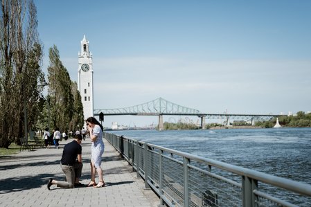 Old Montreal Surprise Proposal; Rebecca and Frank's Montreal surprise proposal photographer; Surprise marriage proposal photographer MTL; Surprise proposal photo in Montreal; surprise proposal photography Old Montreal