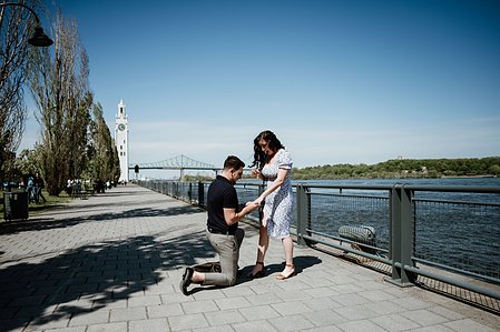 Old Montreal Surprise Proposal; Rebecca and Frank's Montreal surprise proposal photographer; Surprise marriage proposal photographer MTL; Surprise proposal photo in Montreal; surprise proposal photography Old Montreal