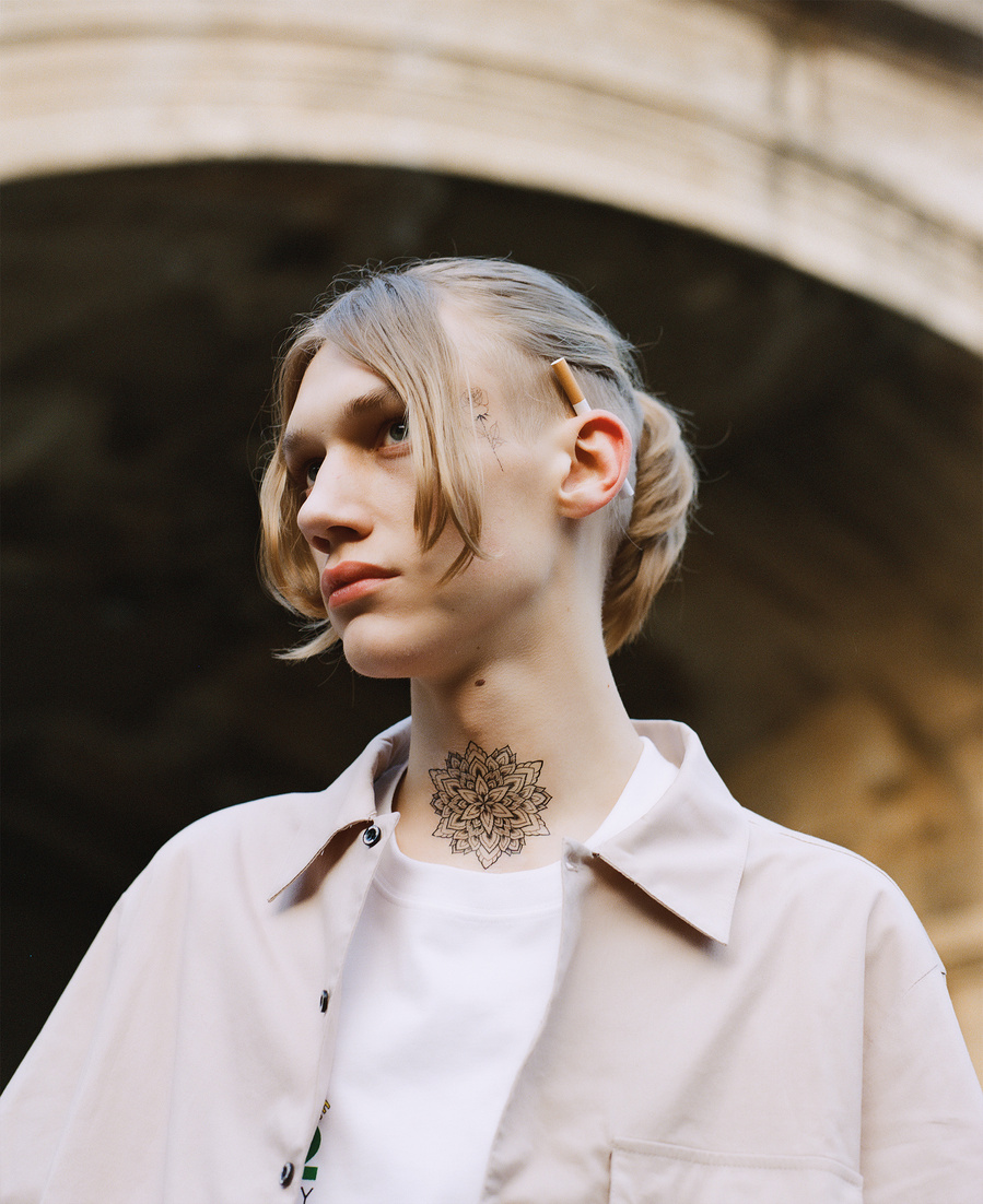 Lo scugnizzo. Virtus Magazine Issue 04, Fashion Editorial Photography by Silvia Pisani, Shirt + Shorts Numero 00, T-shirt Iuter, Iuter Milano, The Claw Models