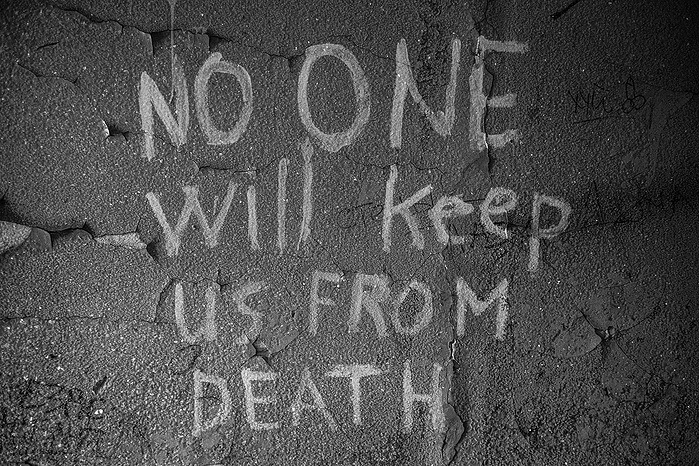 Graffiti on the wall inside an abandoned building in Moscow, it reads "No one will keep us from death"