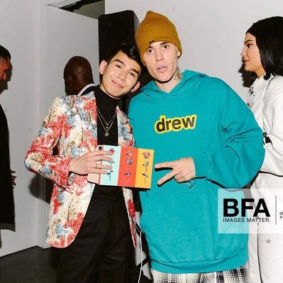 Artist, Jason Zante pictured with celebrity, Justin Bieber.