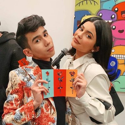 Artist, Jason Zante pictured with celebrity, Kylie Jenner.