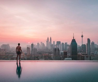 Picture of Kurt Vandeweerdt at an infinity swimming pool in Kuala Lumpur