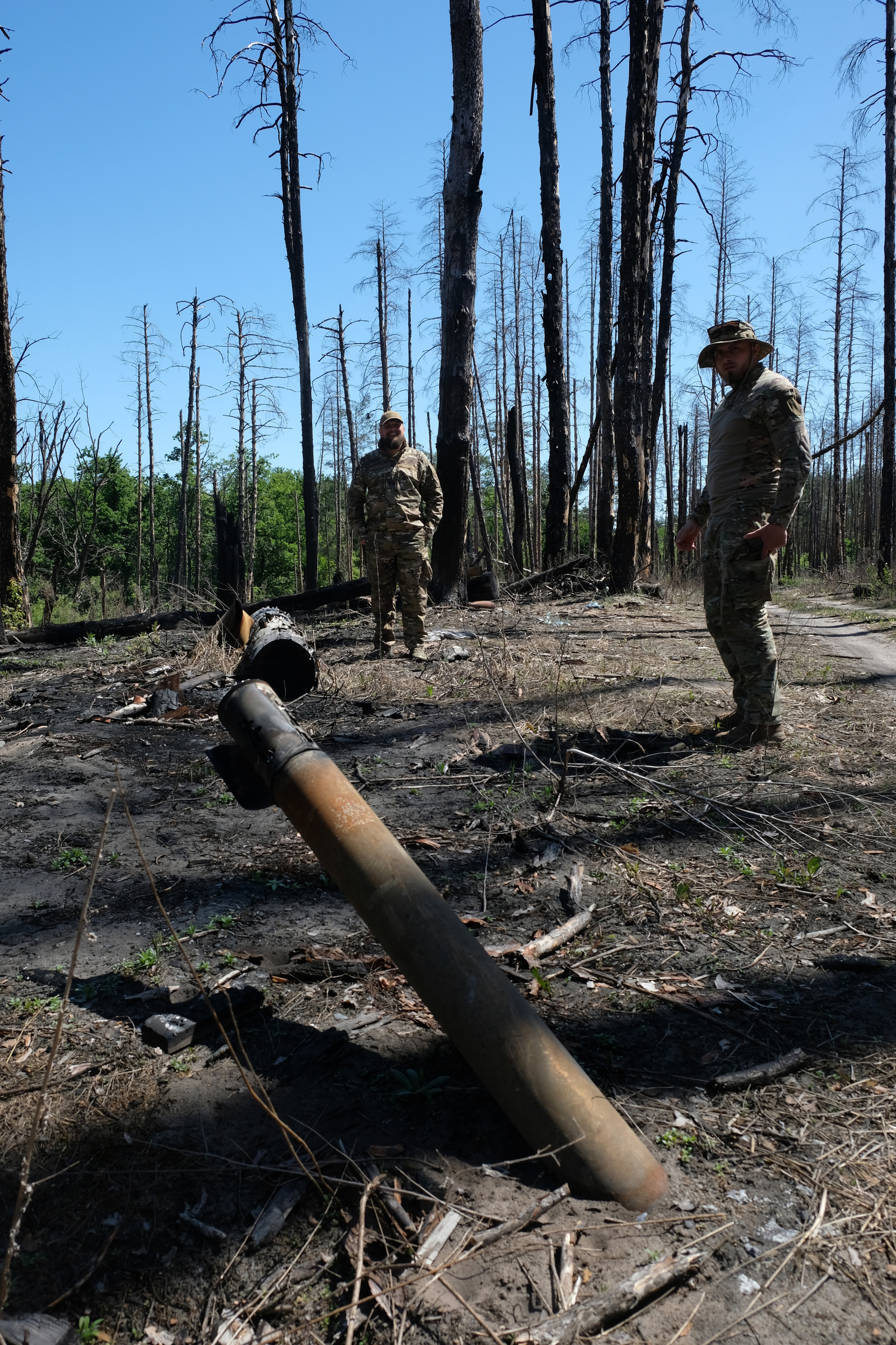 Les soldats de la brigade Bureviy connaissent bien cette forêt. A l'automne 2022, les forces ukrainiennes sont parvenues à reconquérir cette zone occupée par les Russes où plusieurs charniers ont été découverts.