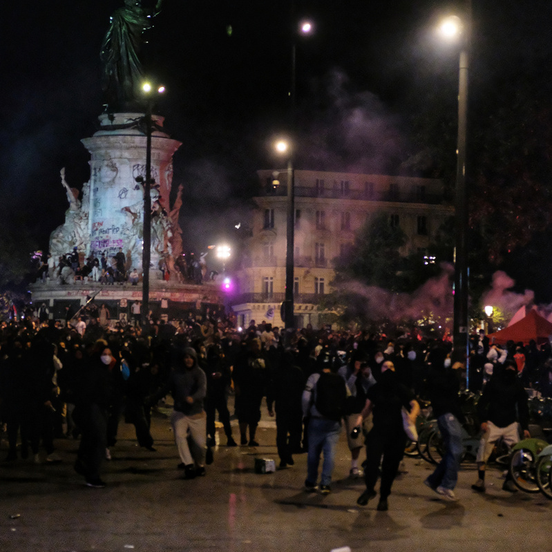 Des groupes casseurs voulaient en découdre avec les CRS. 
