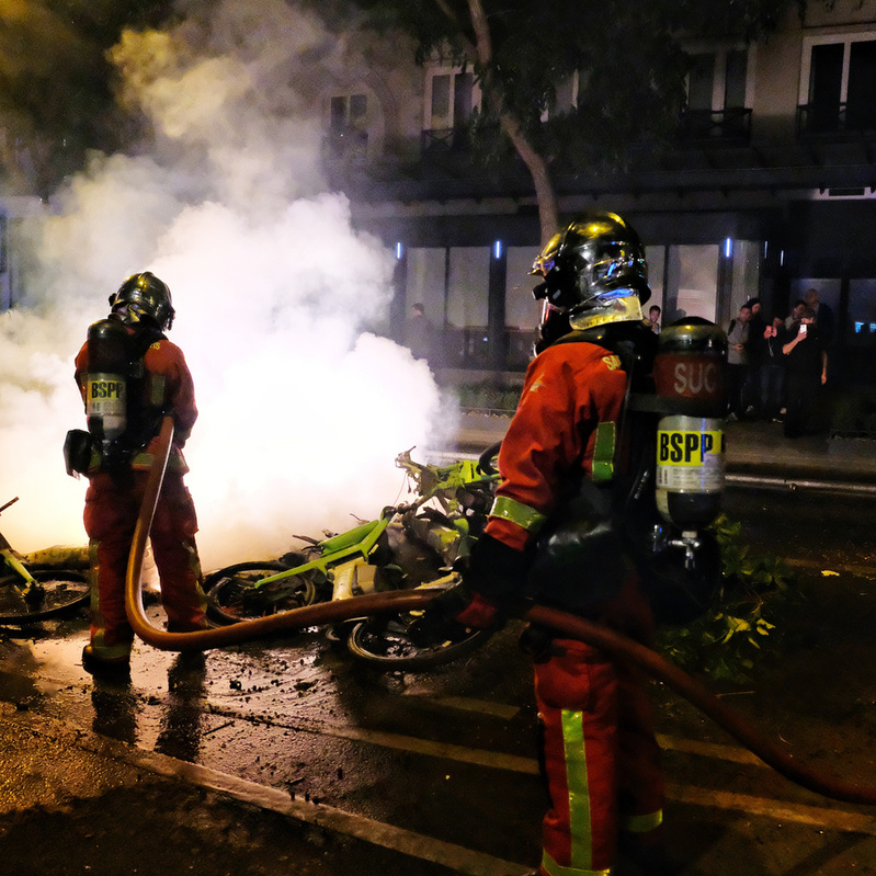 Les sapeurs-pompiers de Paris ont procédé à l'extinction de plusieurs incendies. 