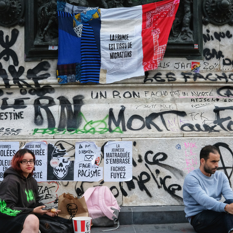 La fierté d'afficher le drapeau tricolore. 