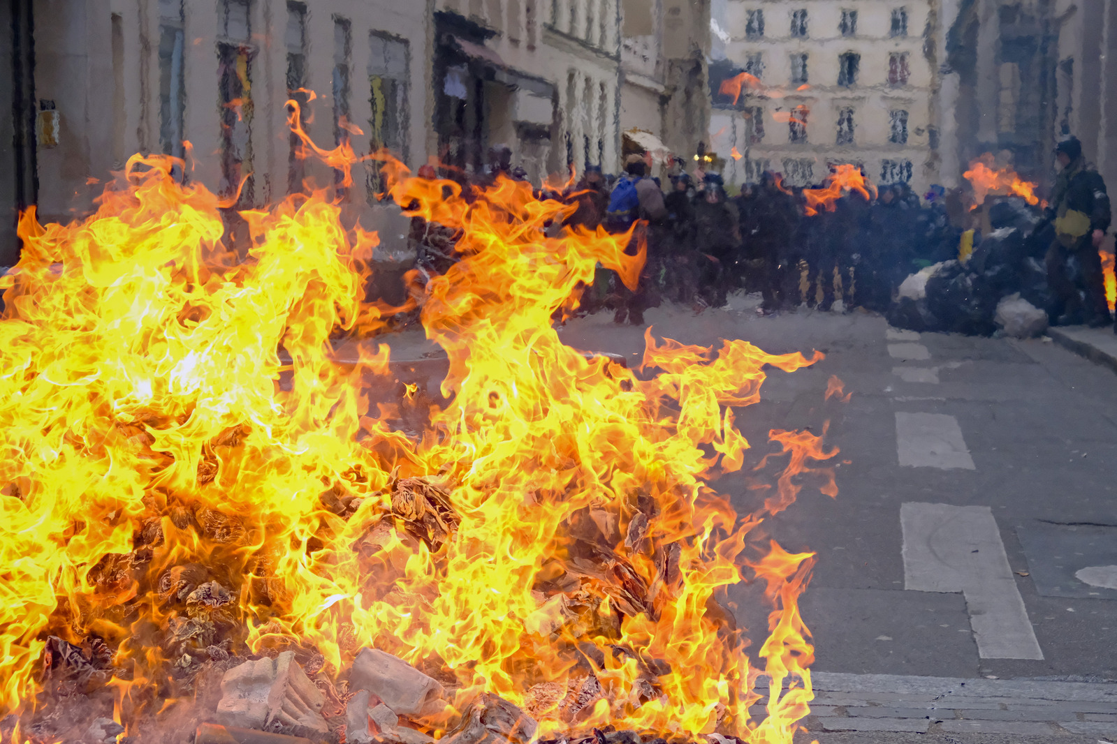 Plusieurs feux sont allumés sur le parcours. 