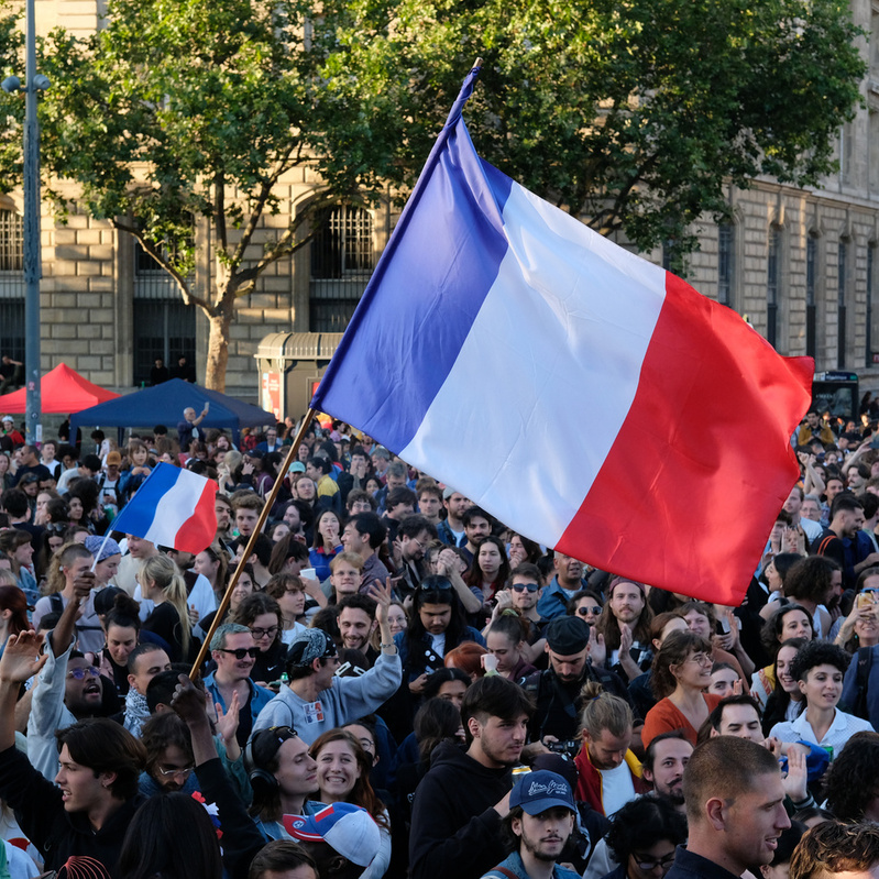 Selon la préfecture, plus de 8.000 personnes étaient rassemblées sur la place de la République. 