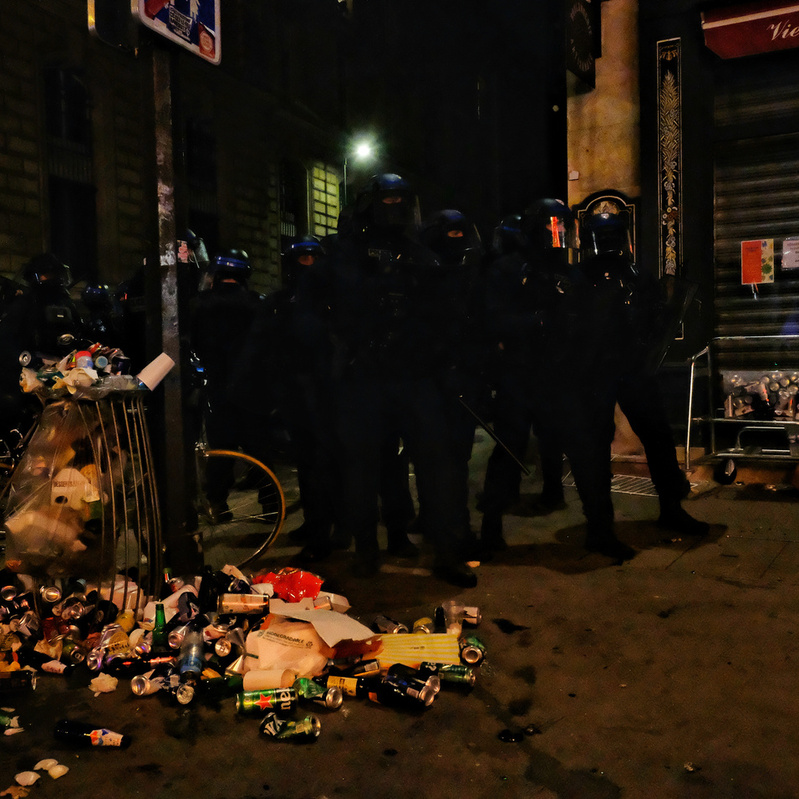 Vers 1 heure du matin, la tension est redescendue et le calme est revenu marquant la fin de la manifestation. 