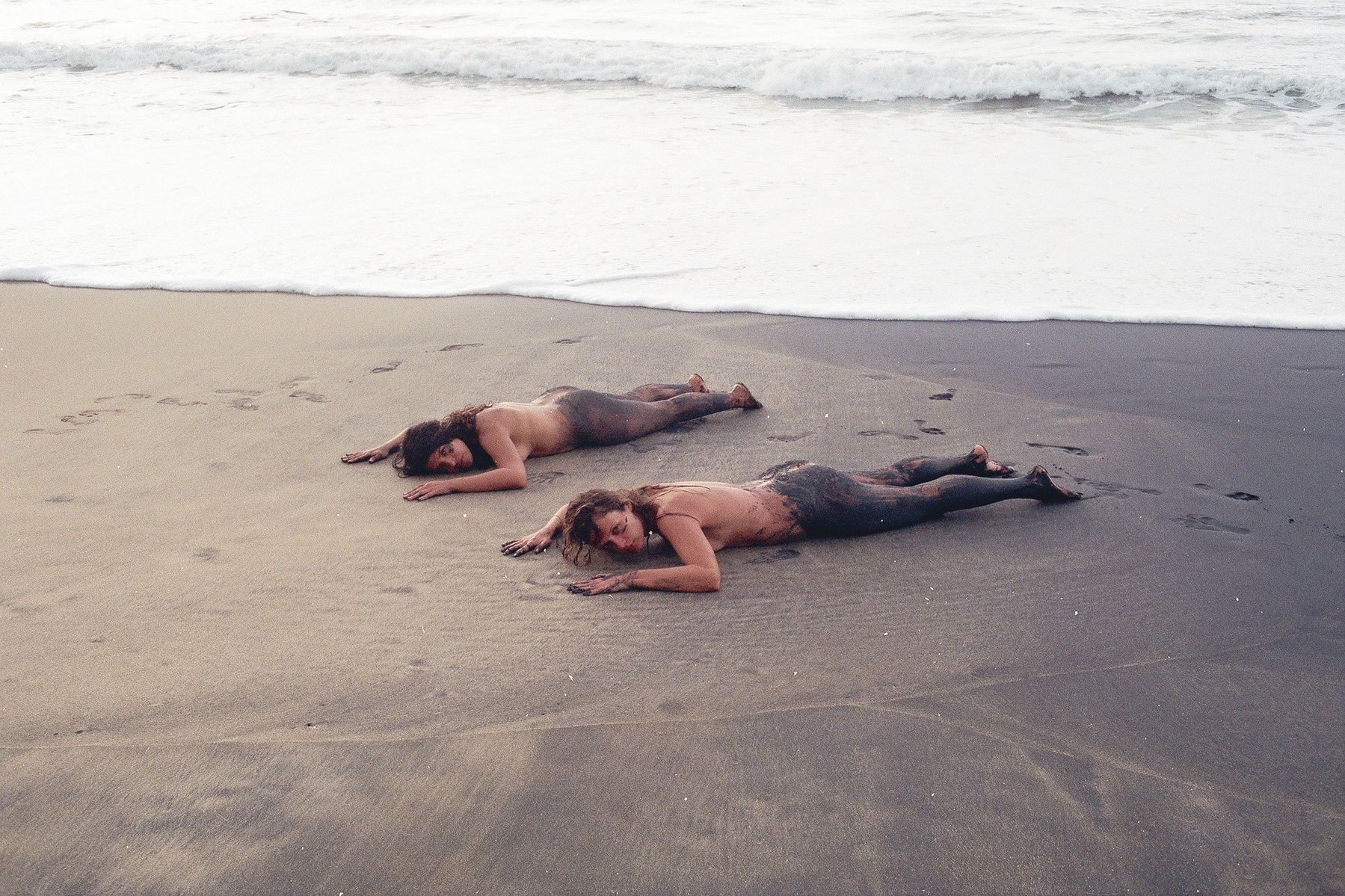analog photography, 35 mm
shot in Mexico 2016
published in Ignant Magazine