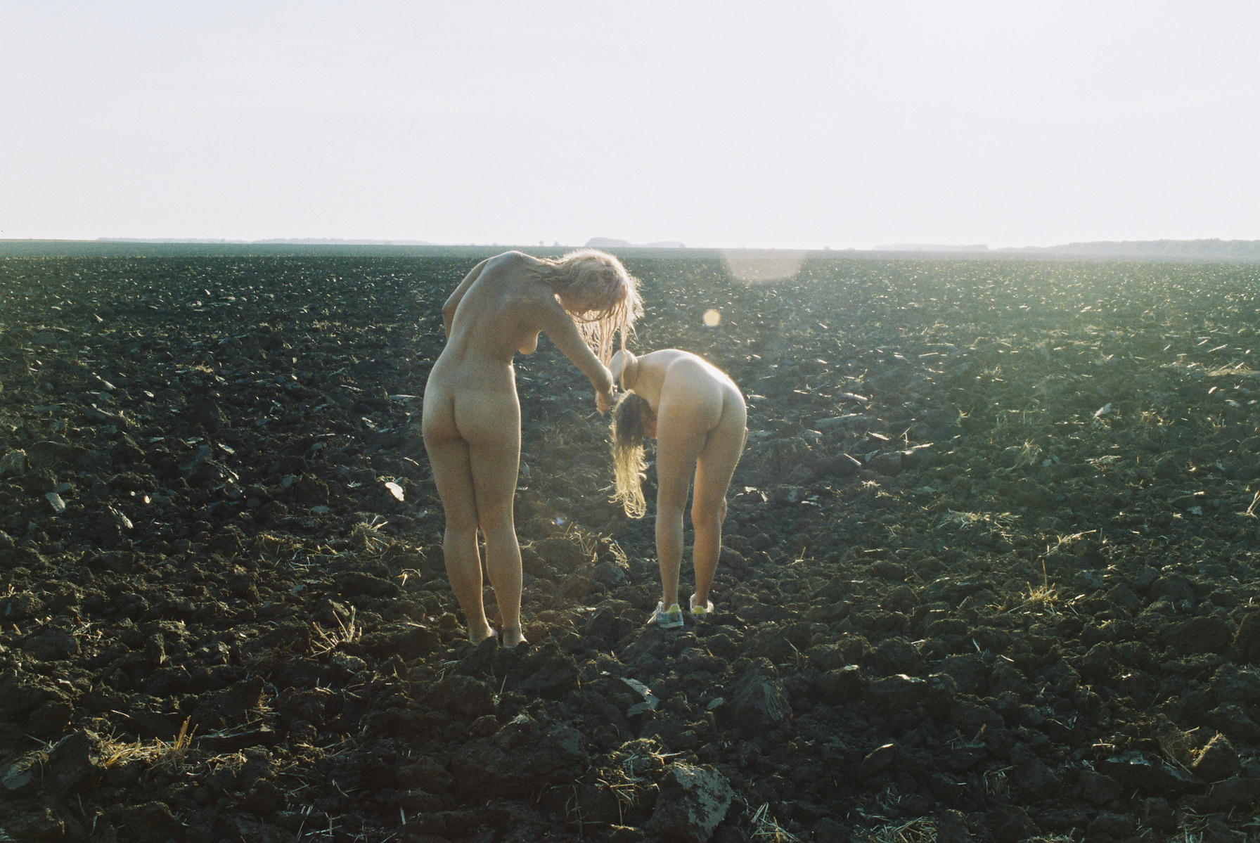 Ignant | Girlfriends - analog series published in Ignant Magazine, body positivity, girlfriends, women supporting women, nude photography